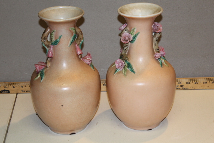 lot 128 image: Flower Vases