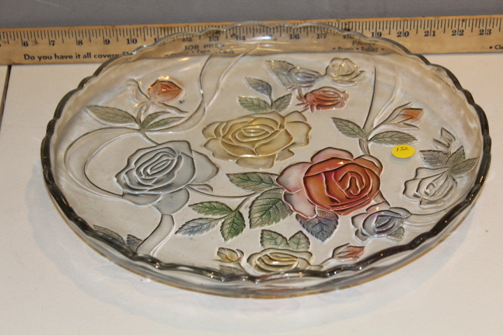 lot 132 image: Serving tray
