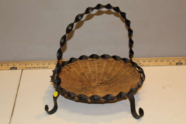 lot 134 image: Shallow basket
