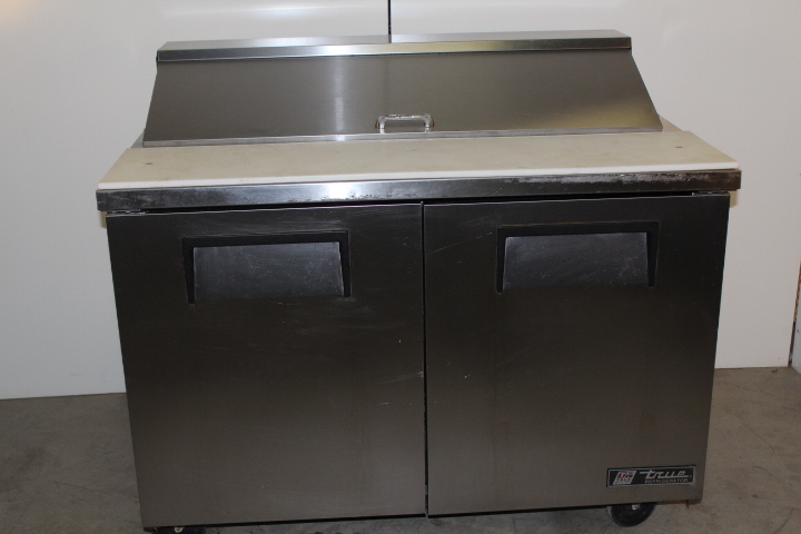 lot 16 image: 4 Sandwich Prep table by True