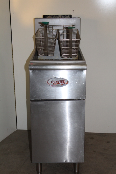 lot 18 image: FRYER