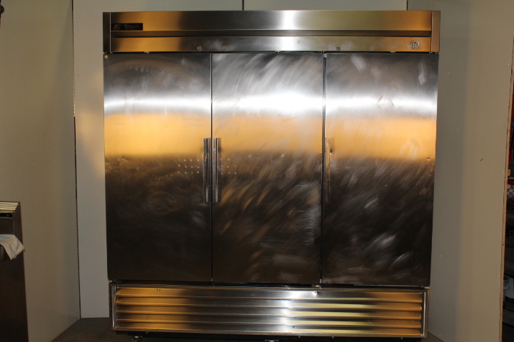 lot 19 image: 3 Door Refrigerator  Cooler by True