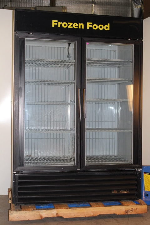 lot 3 image: Double glass Freezer by True
