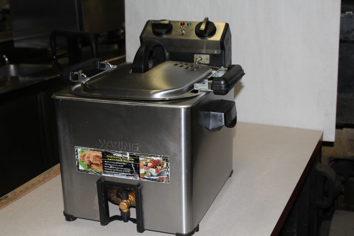 lot 33 image: Waring Pro - Professional Rotisserie turkey FRYER STEAMER