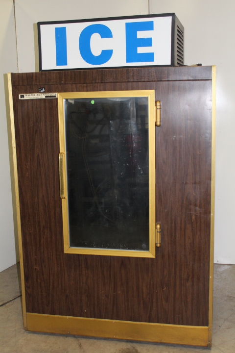 lot 42 image: Bagged Ice Merchandiser FREEZER by Master bilt