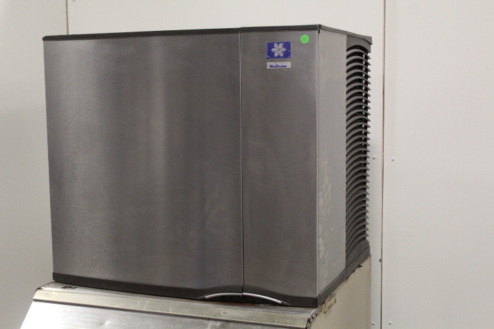 lot 44 image: Ice Machine by Manitowoc