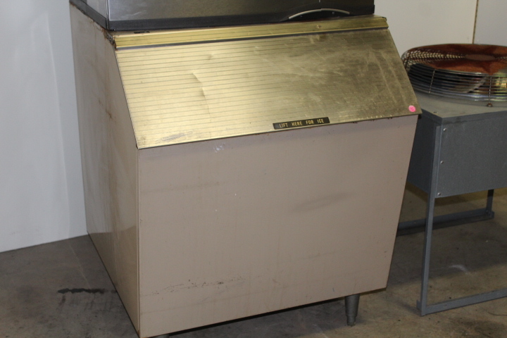 lot 45 image: Ice Bin by Manitowoc