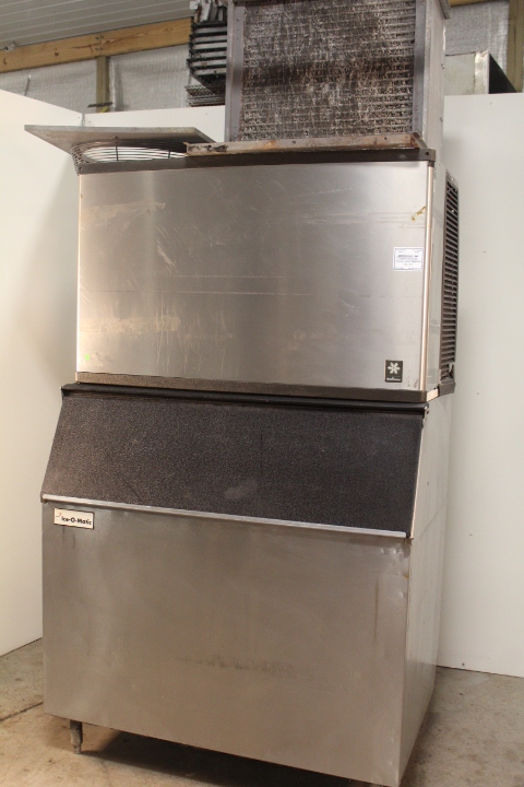 lot 67 image: Large Ice Machine w Bin included