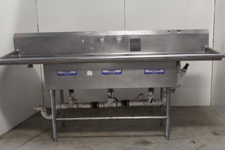 lot 71 image: 3 Bay Sink