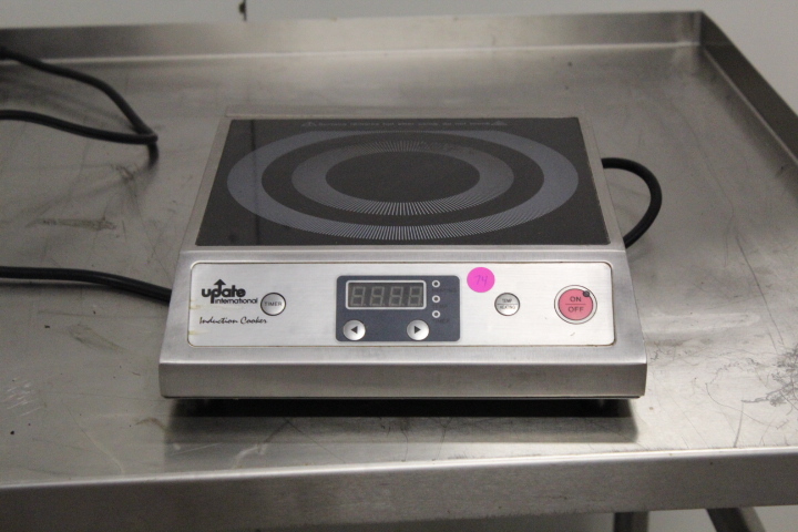 lot 74 image: Induction range