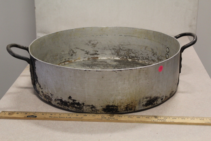 lot 88 image: Braising pan