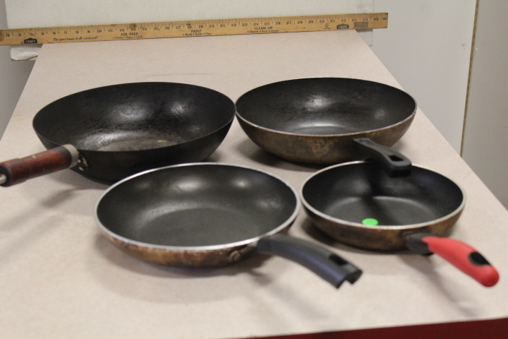 lot 100 image: Frying pan lot