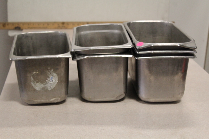 lot 107 image: 13 rd size insert pans