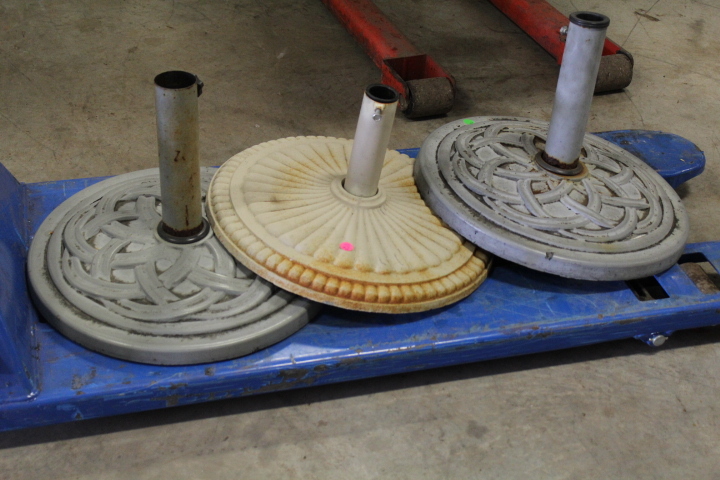 lot 108 image: umbrella bases