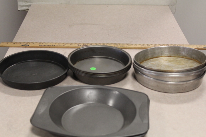 lot 114 image: Round cake pan lot