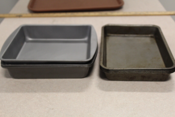 lot 115 image: Rectangle cake pan lot