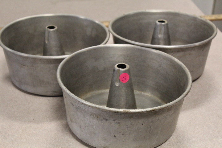 lot 116 image: Angel Food Pans