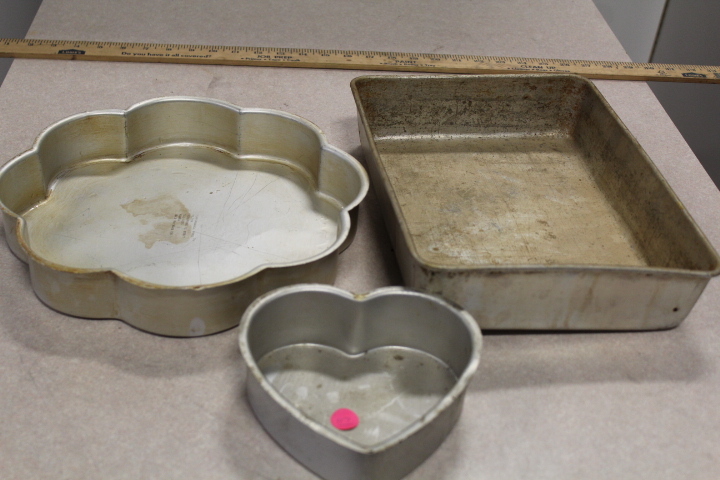 lot 117 image: Cake Form Pan lot