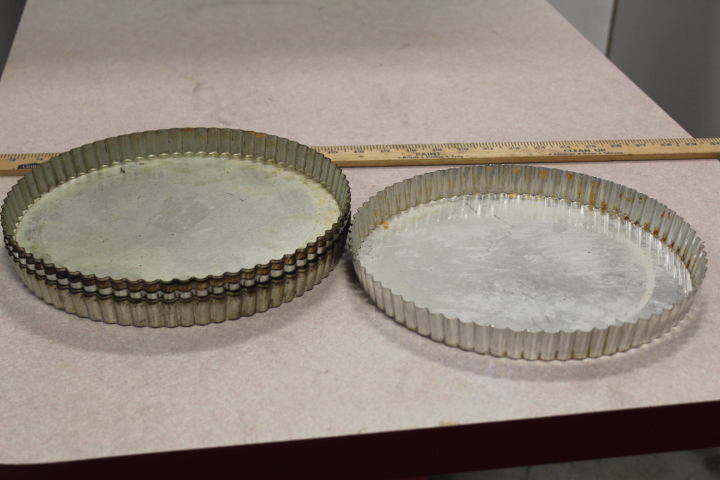 lot 118 image: Tart pan Lot
