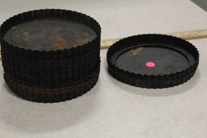 lot 119 image: Tart pan Lot