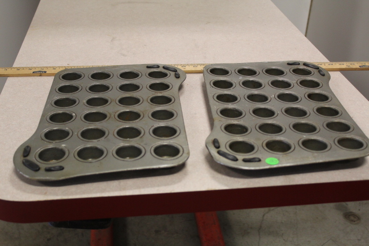 lot 121 image: Heavy Duty Mini Muffin Pans