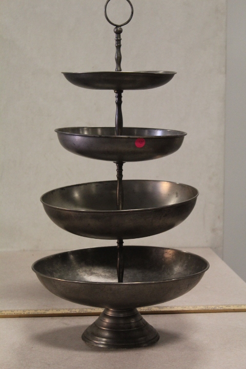lot 125 image: 4 Tier merchandiser