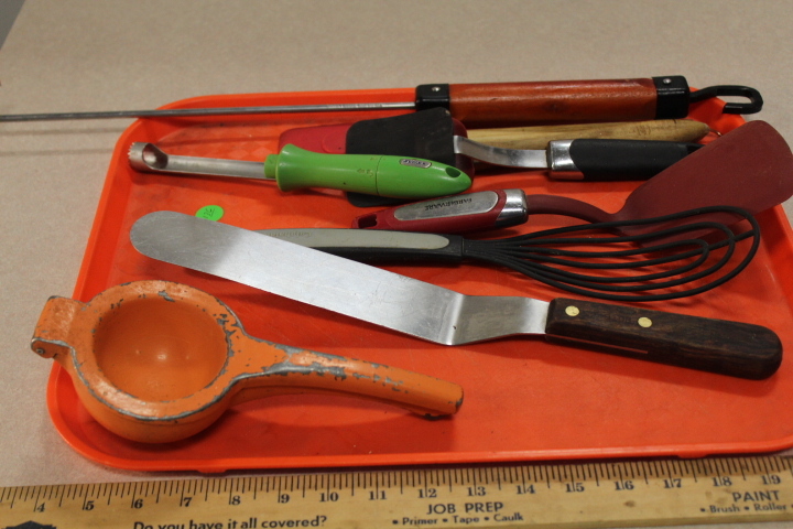 lot 136 image: Utensil Lot