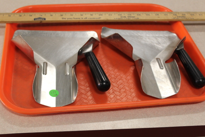 lot 139 image: French Fry Scoops
