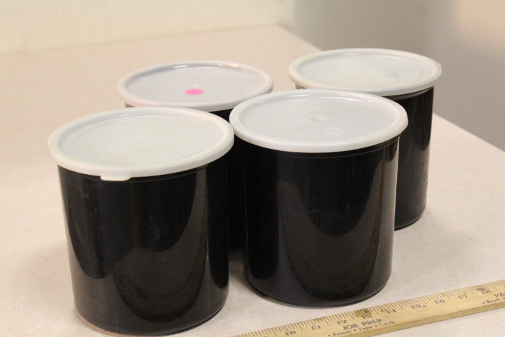 lot 154 image: round containers w lids