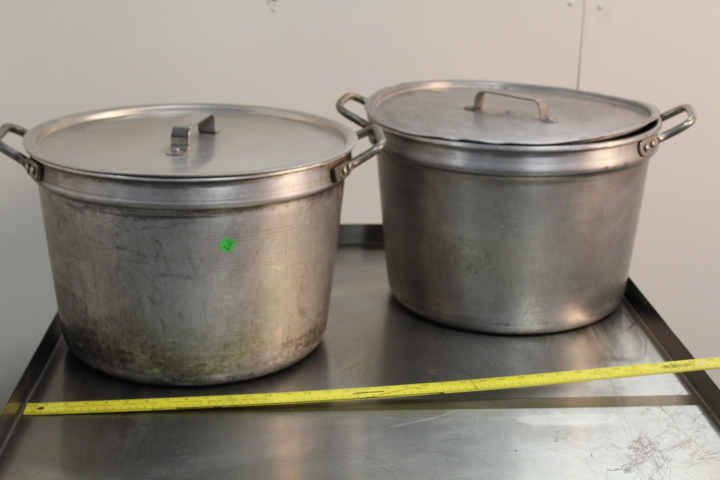 lot 166 image: 10 Gallon Stock Pots
