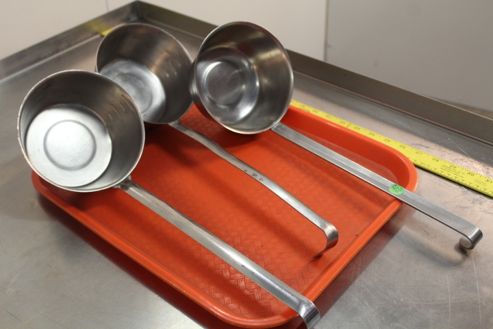 lot 176 image: 32 ounce pot ladles