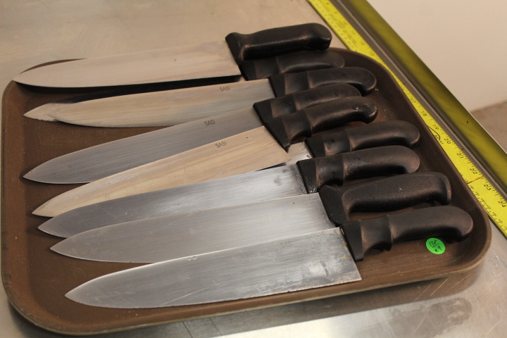 lot 178 image: 10 chefs knives