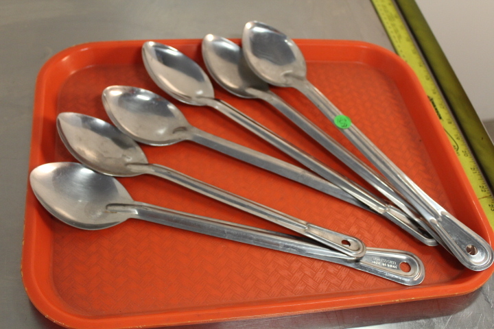 lot 184 image: 15 Solid Spoons
