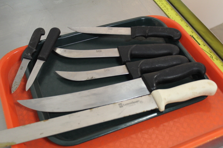 lot 190 image: Knife lot