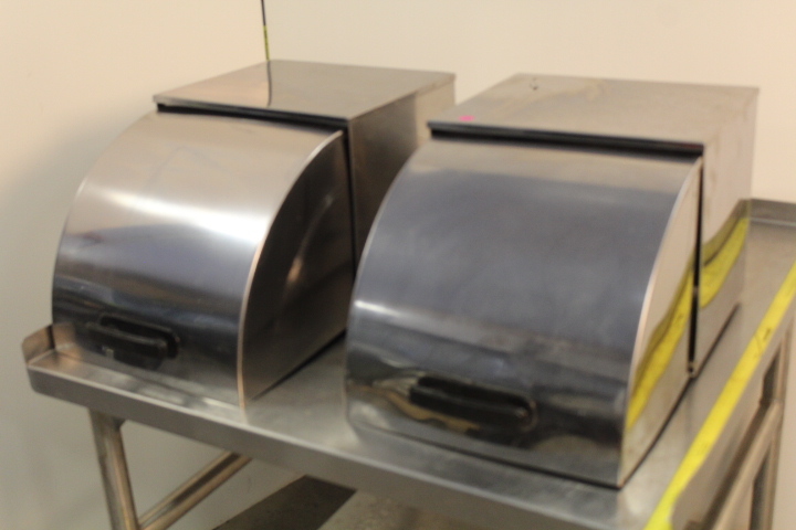 lot 198 image: Roll top lids