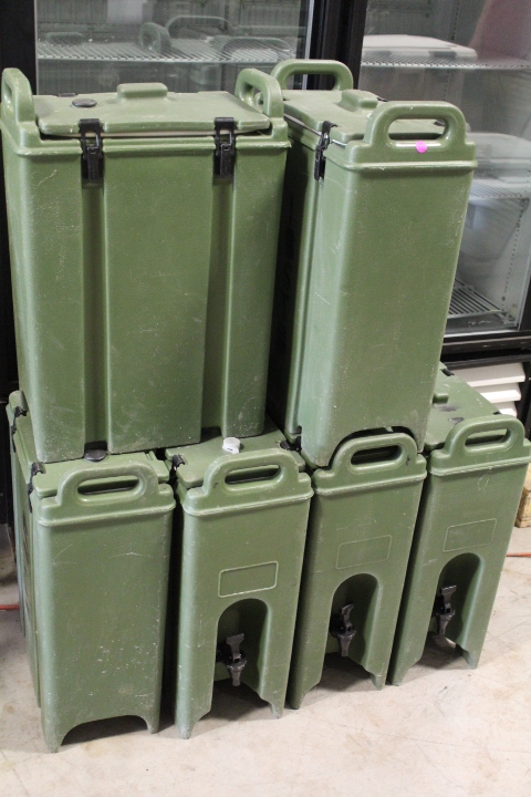 lot 199 image: 5 Gallon Beverage Carriers