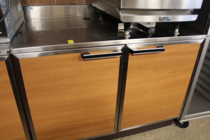 lot 10 image: Work top table  cabinet - SS top