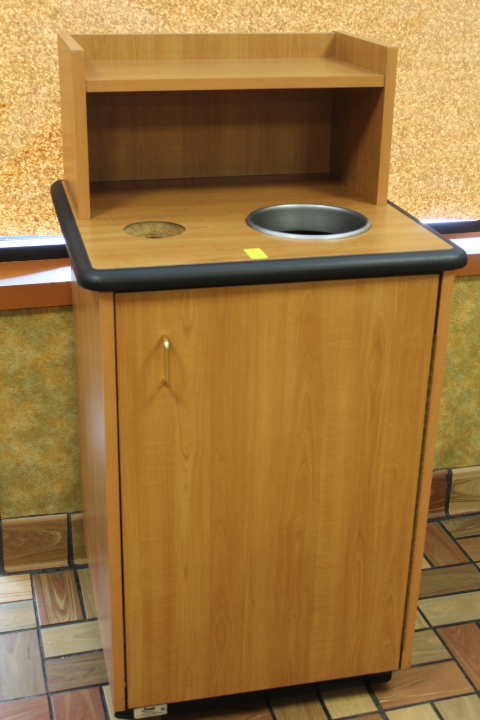 lot 28 image: Waste can by Plymold