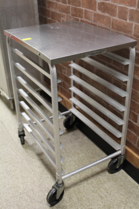 lot 39 image: Sheet Pan Cart w worktop
