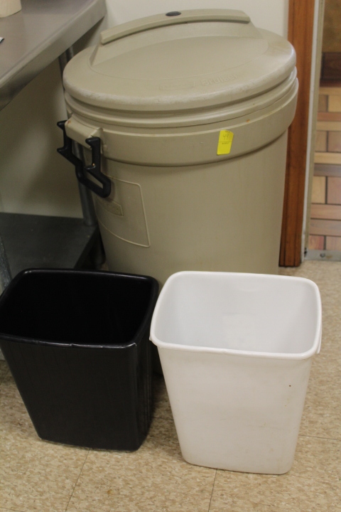 lot 49 image: Trash Can Lot