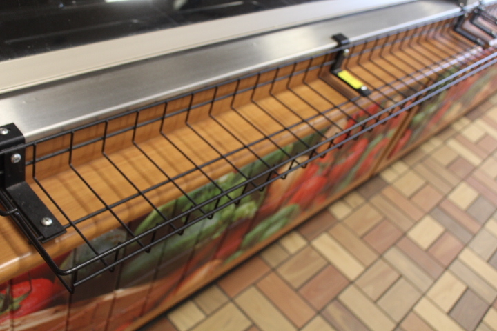 lot 53 image: Snack racks
