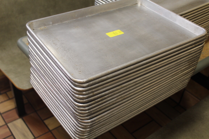 lot 58 image: Half size sheet pans
