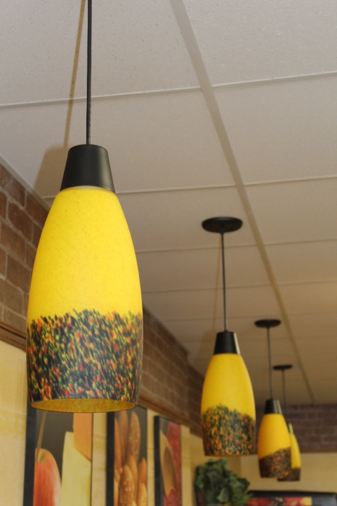 lot 85 image: Hanging lights