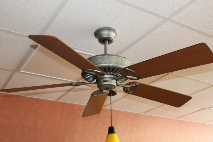 lot 86 image: Ceiling Fans