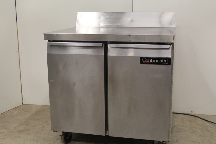 lot 9 image: Continential Worktop Freezer