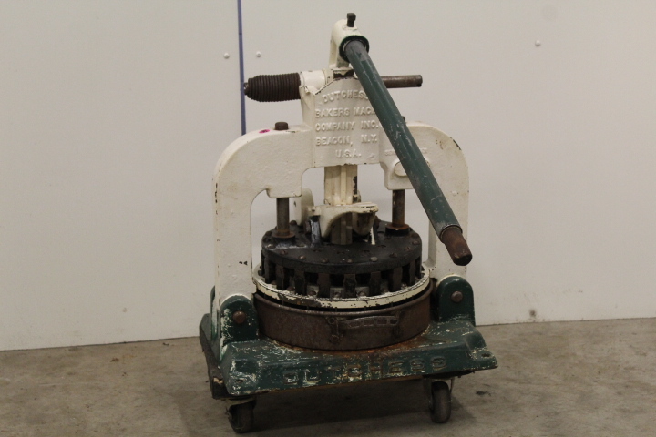 lot 27 image: Dutchess Dough Divider
