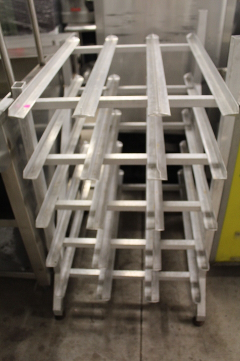 lot 39 image: No. 10 Can Rack