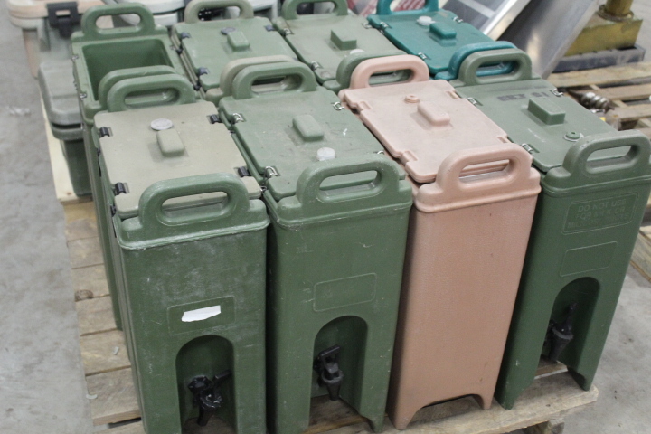 lot 46 image: 5-Gallon Drink Containers