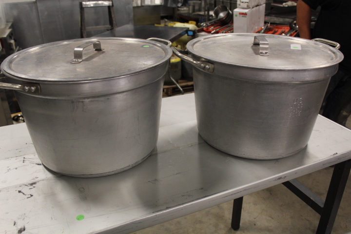 lot 51 image: 10 Gallon Stock Pots