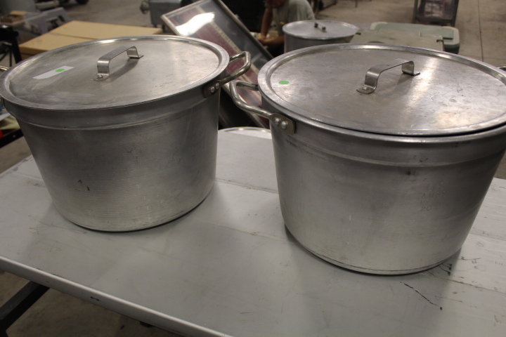lot 52 image: 10 Gallon Stock Pots
